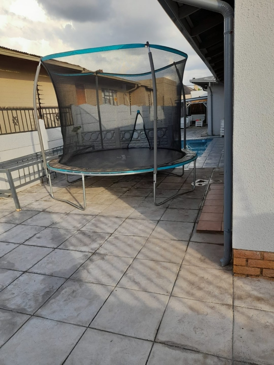 15 Bedroom Property for Sale in Westdene Gauteng