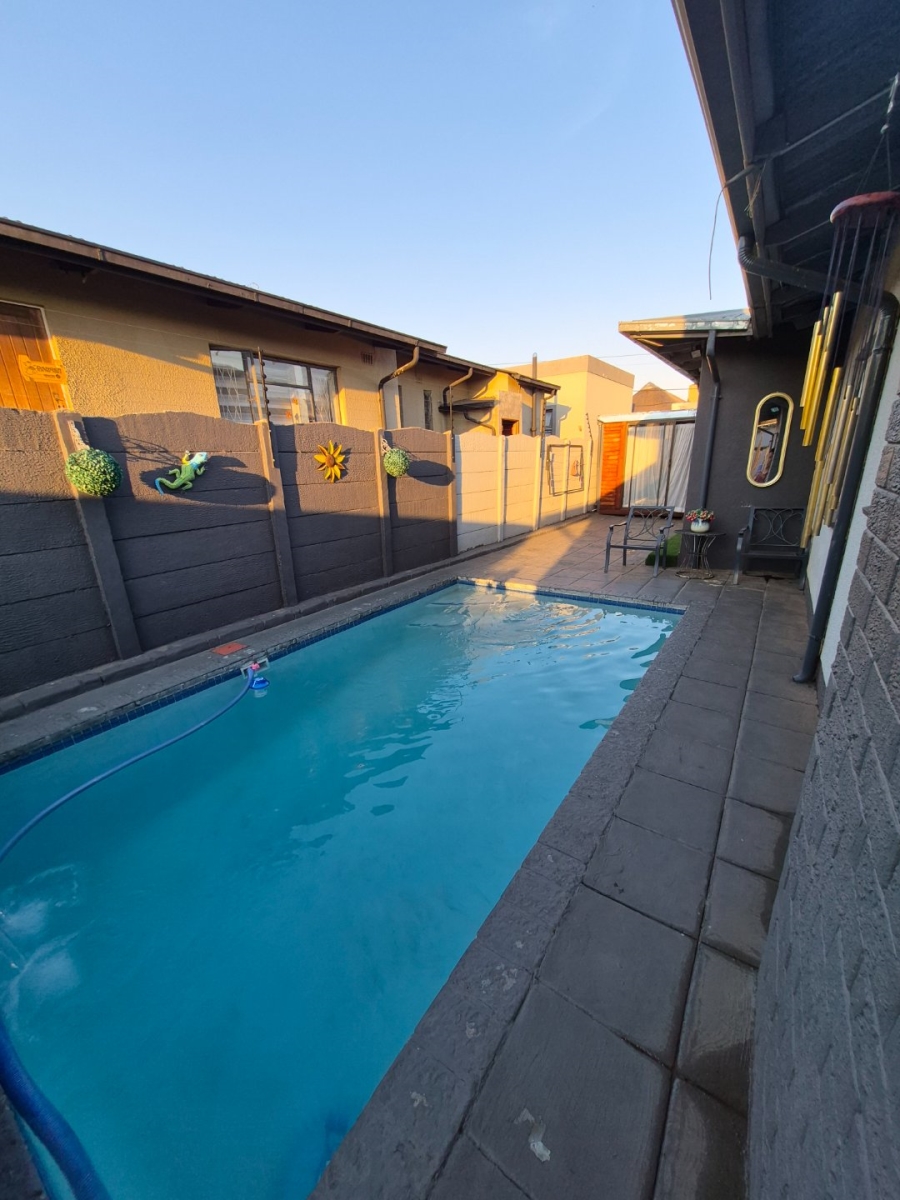 15 Bedroom Property for Sale in Westdene Gauteng