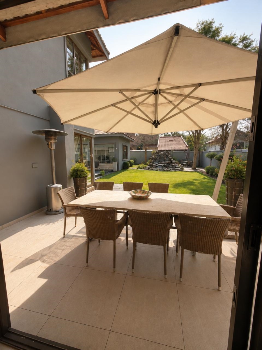6 Bedroom Property for Sale in Atholl Gauteng