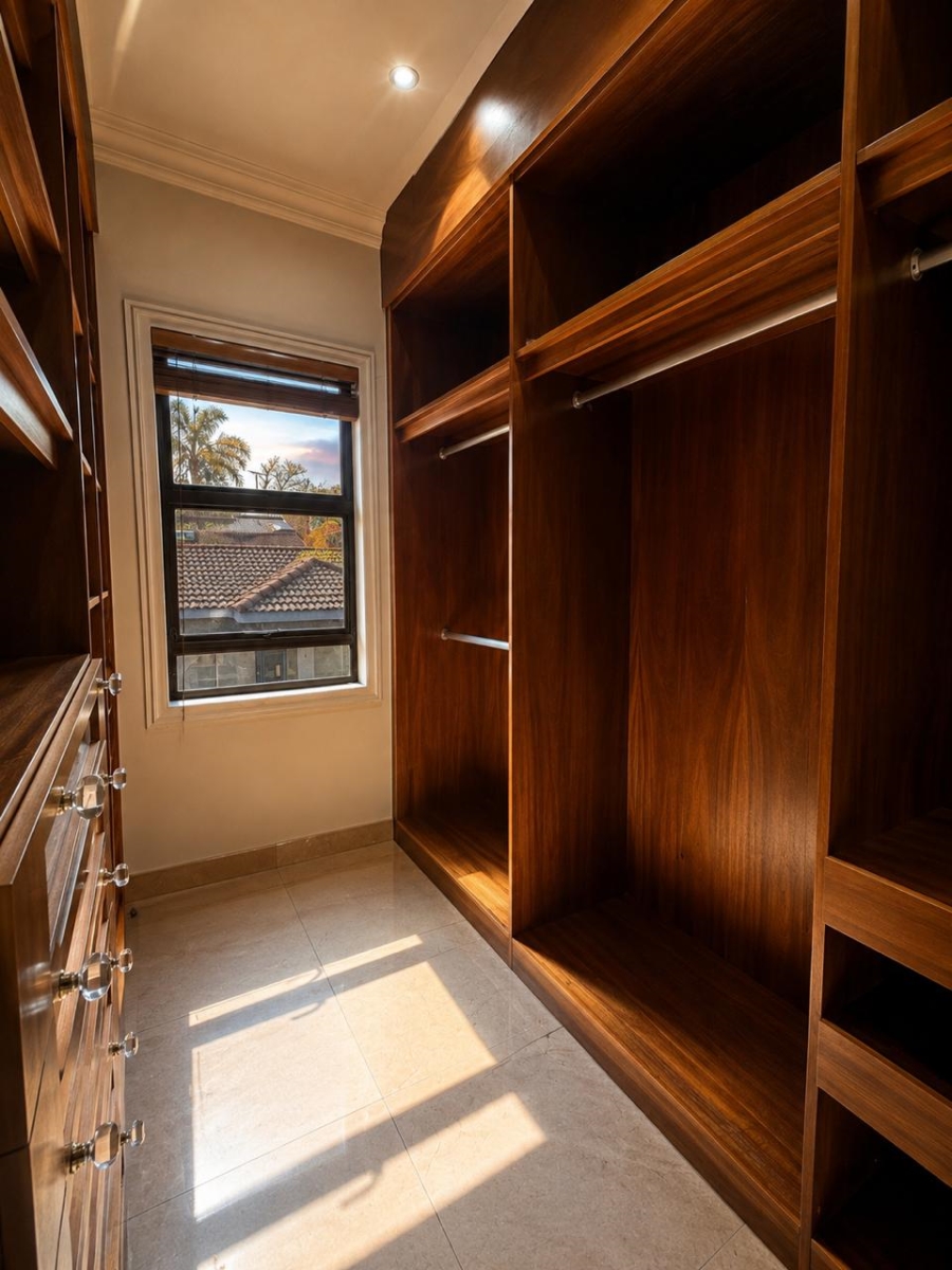 6 Bedroom Property for Sale in Atholl Gauteng