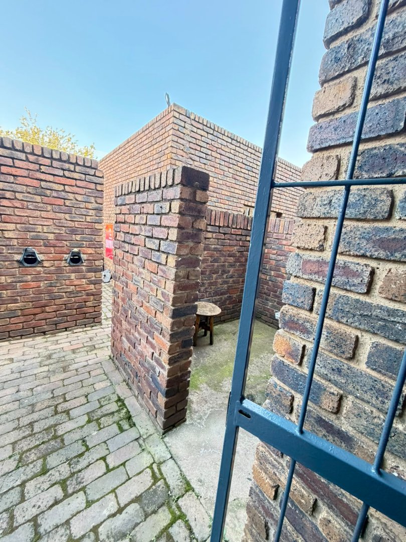 To Let 3 Bedroom Property for Rent in Windsor East Gauteng