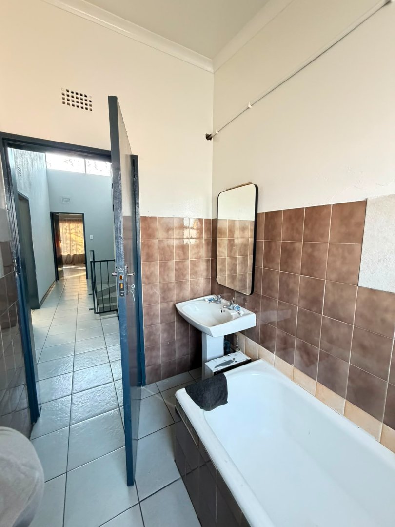 To Let 3 Bedroom Property for Rent in Windsor East Gauteng