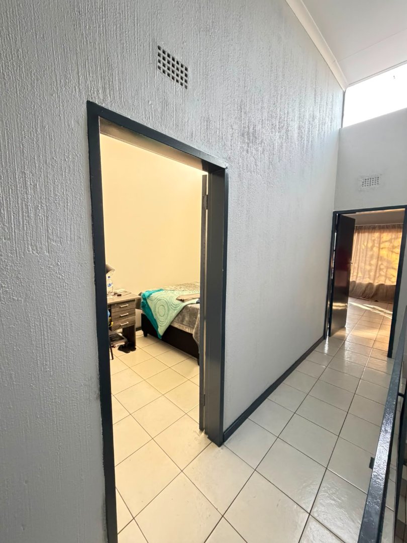 To Let 3 Bedroom Property for Rent in Windsor East Gauteng