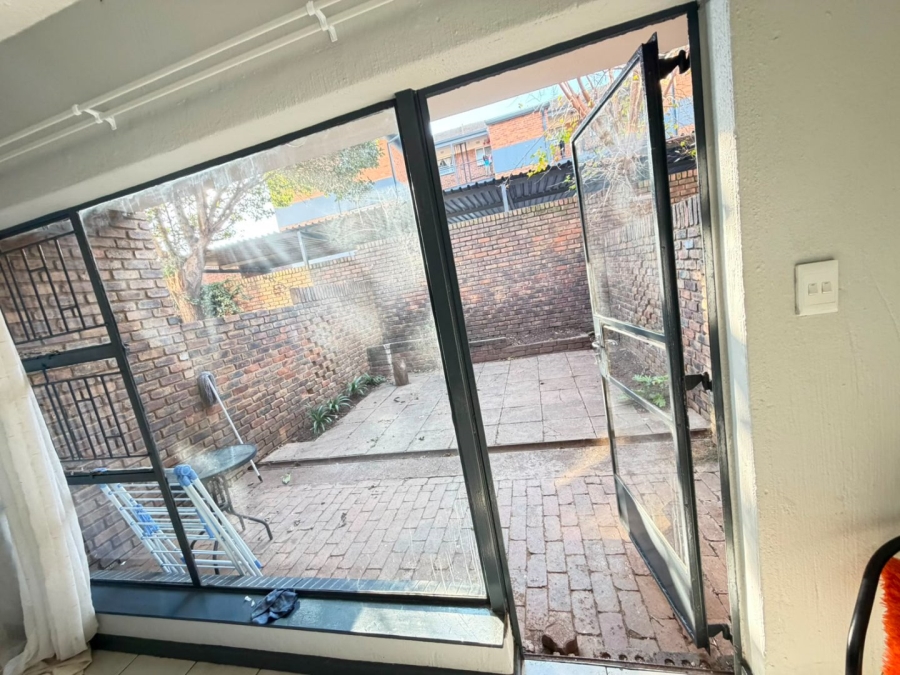 To Let 3 Bedroom Property for Rent in Windsor East Gauteng