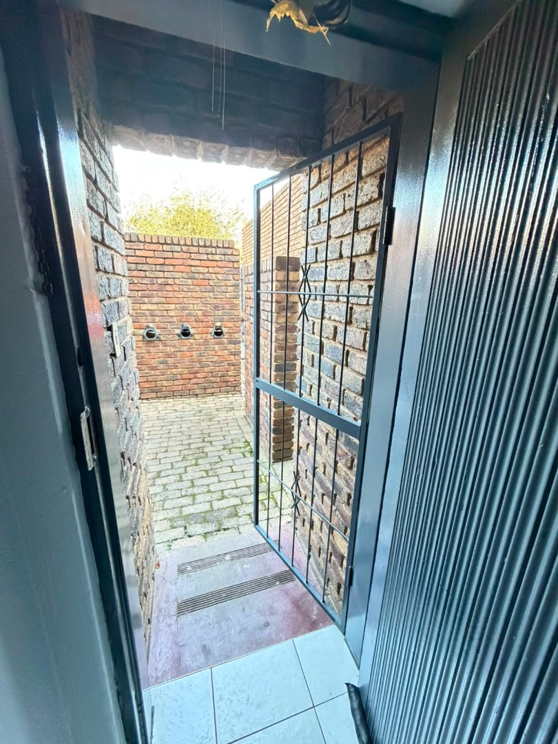 To Let 3 Bedroom Property for Rent in Windsor East Gauteng