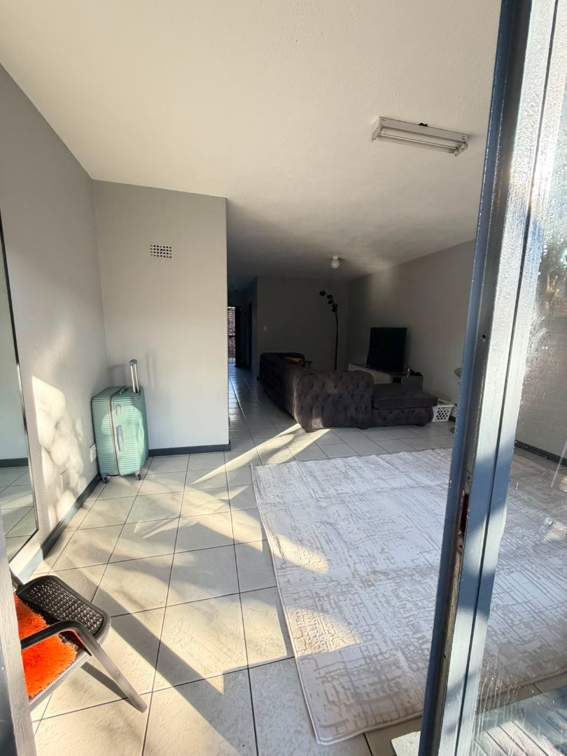 To Let 3 Bedroom Property for Rent in Windsor East Gauteng