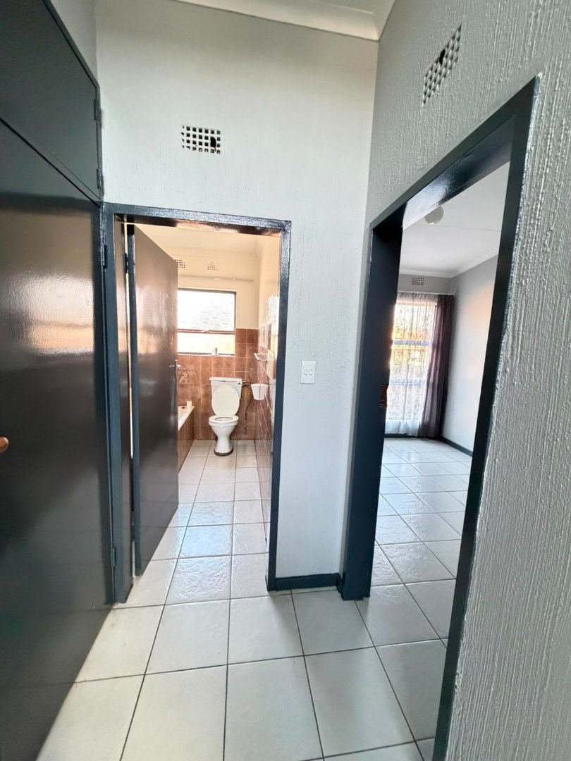 To Let 3 Bedroom Property for Rent in Windsor East Gauteng
