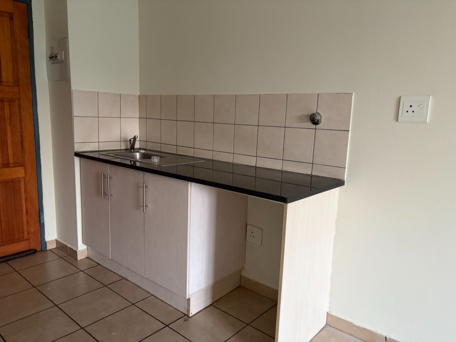To Let 2 Bedroom Property for Rent in Noordwyk Gauteng
