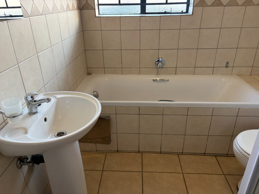 To Let 2 Bedroom Property for Rent in Noordwyk Gauteng
