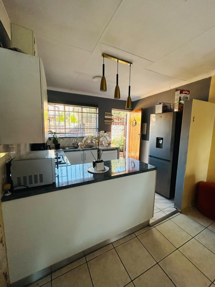 2 Bedroom Property for Sale in Weavind Park Gauteng