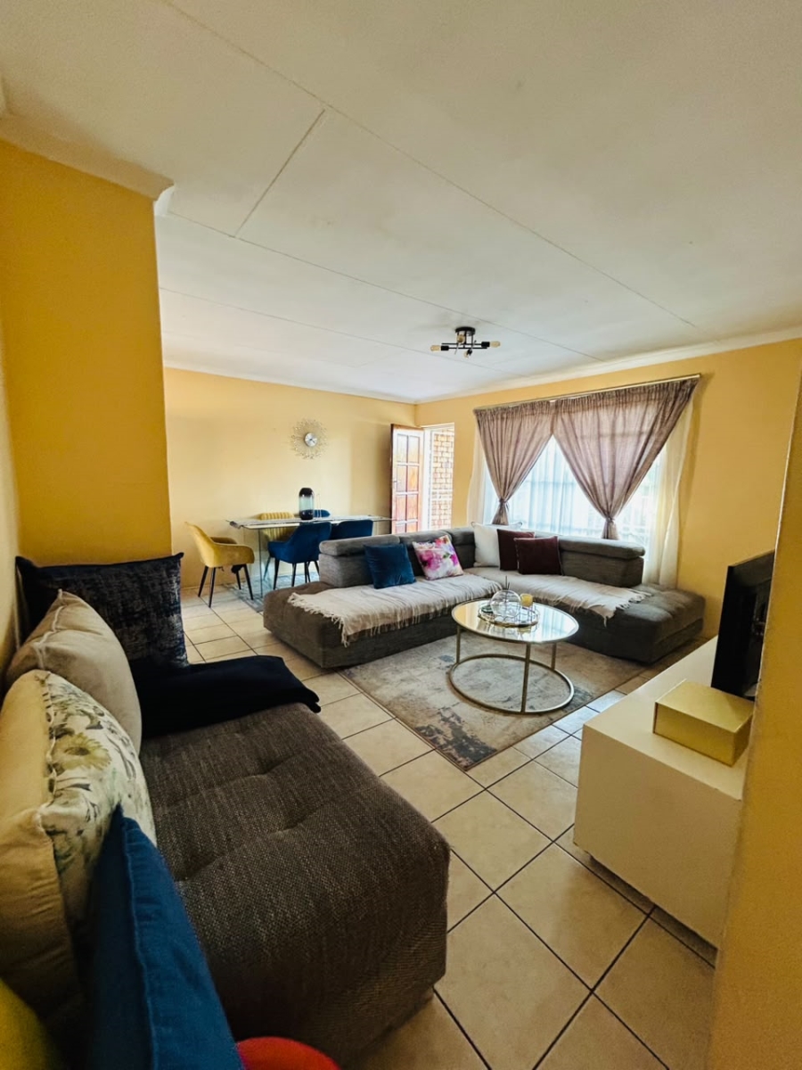 2 Bedroom Property for Sale in Weavind Park Gauteng