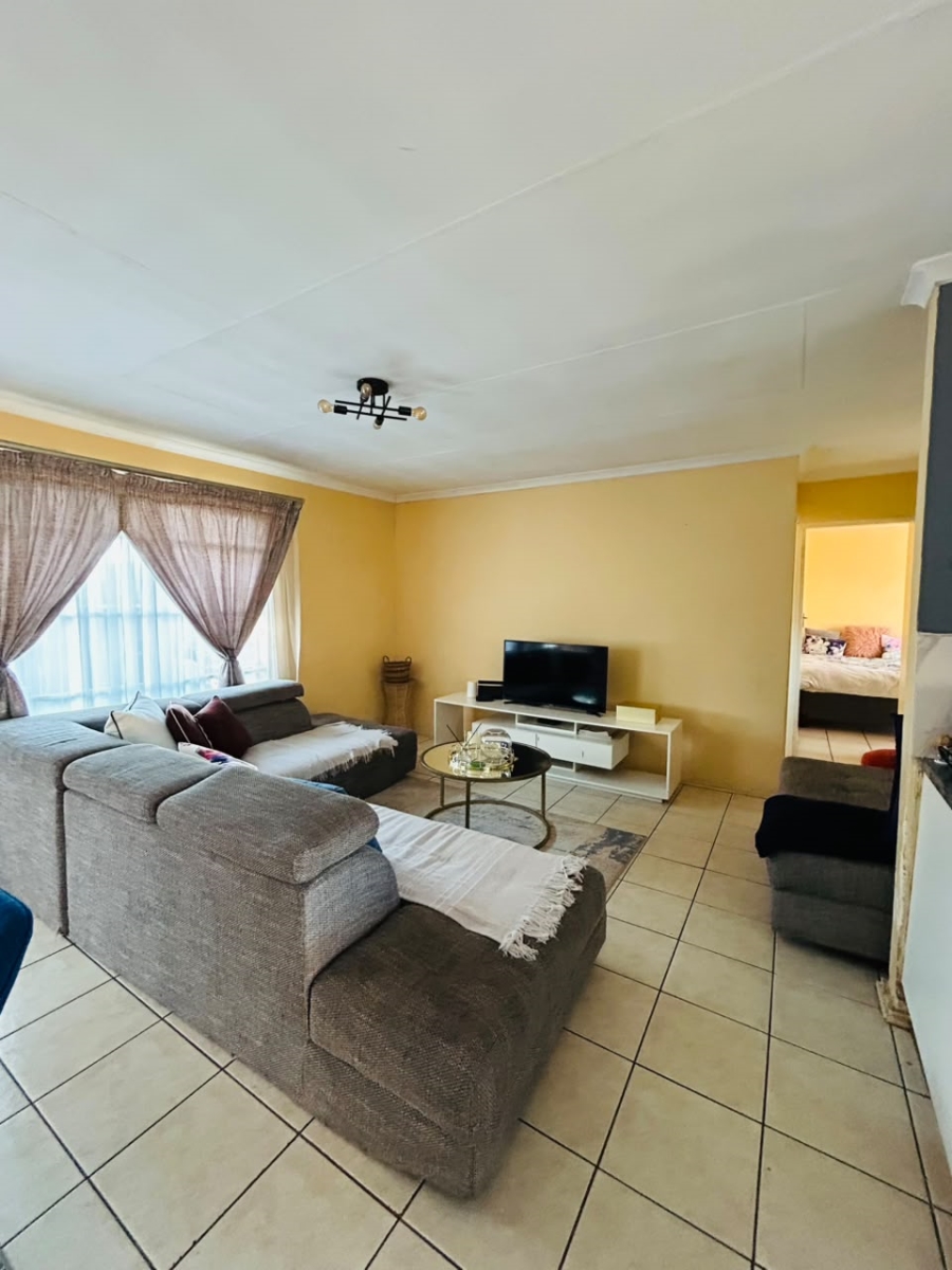 2 Bedroom Property for Sale in Weavind Park Gauteng