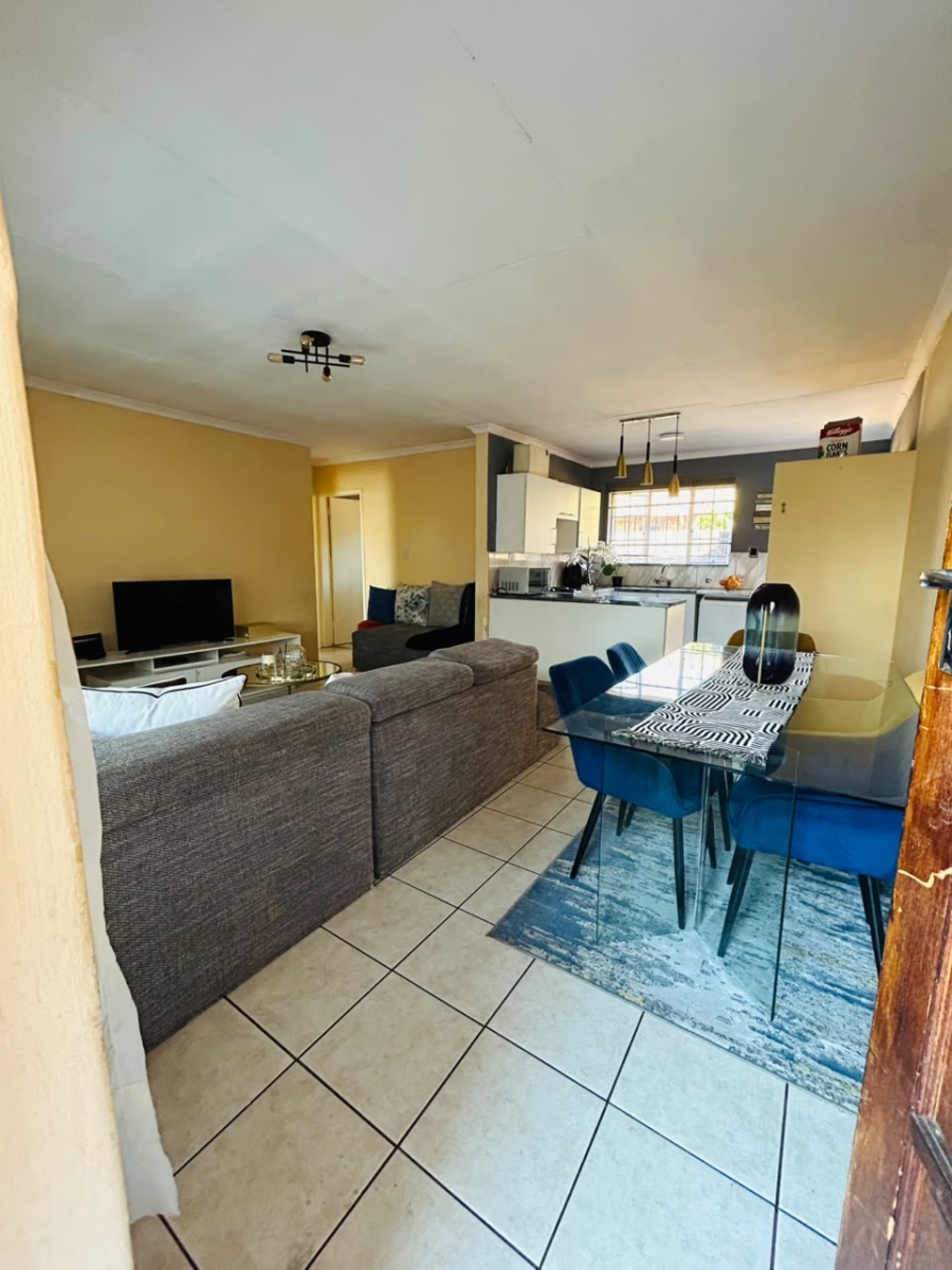 2 Bedroom Property for Sale in Weavind Park Gauteng