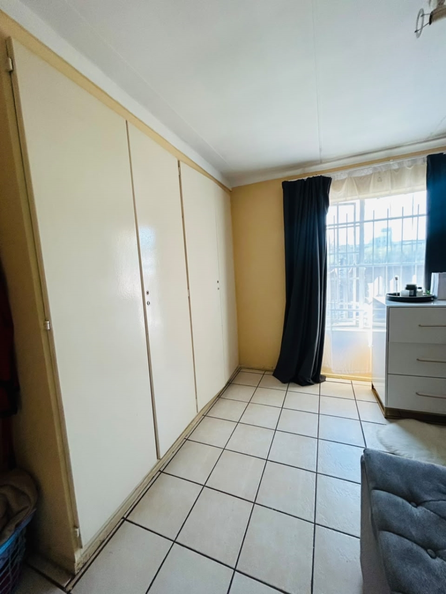 2 Bedroom Property for Sale in Weavind Park Gauteng