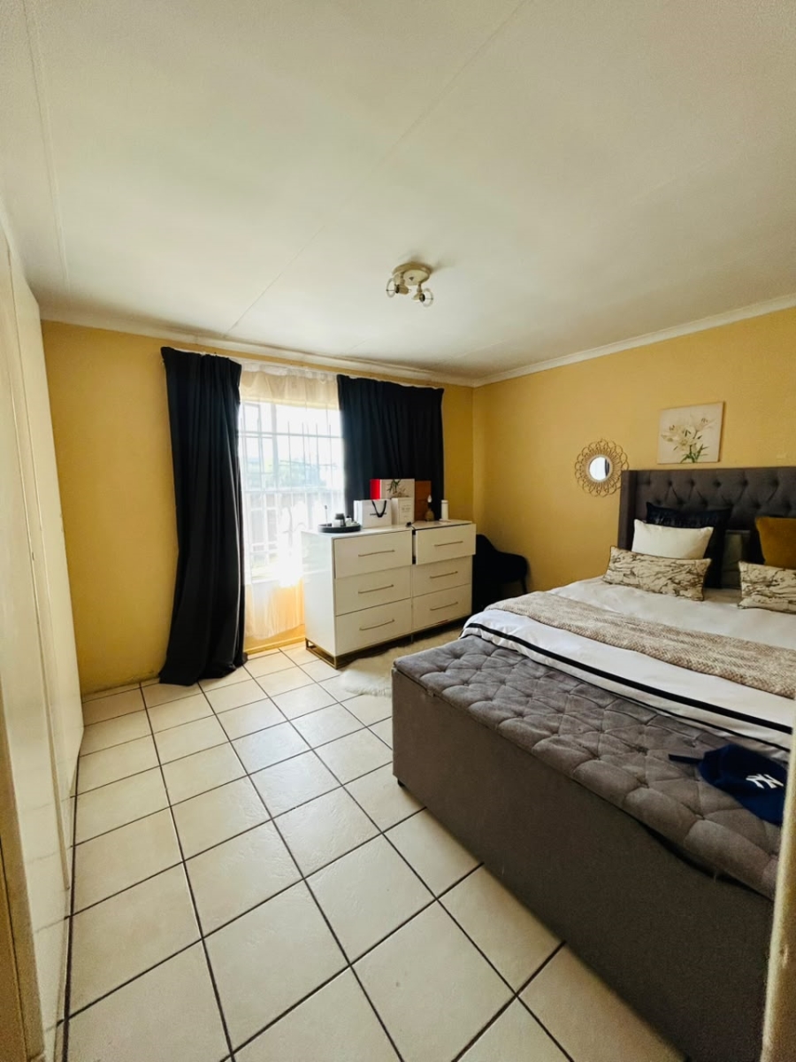 2 Bedroom Property for Sale in Weavind Park Gauteng