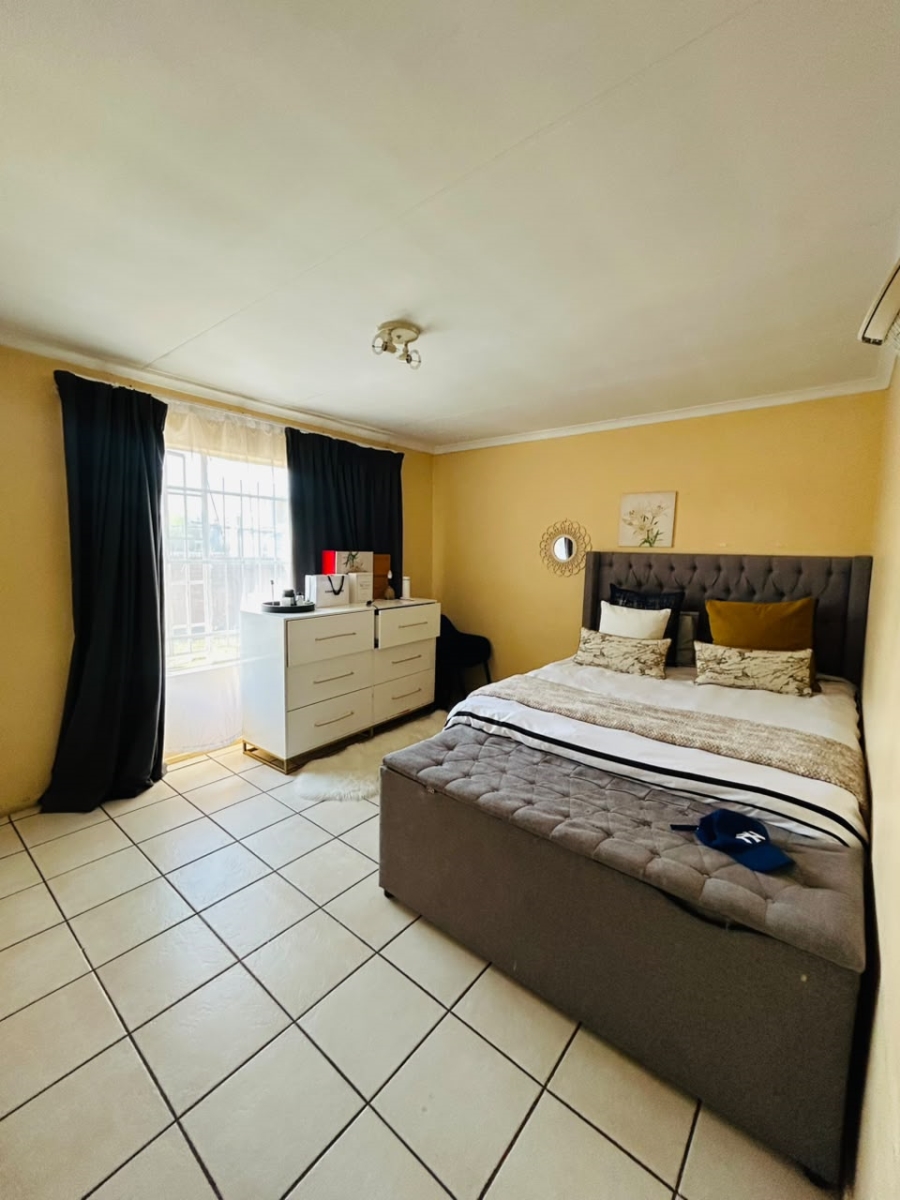 2 Bedroom Property for Sale in Weavind Park Gauteng