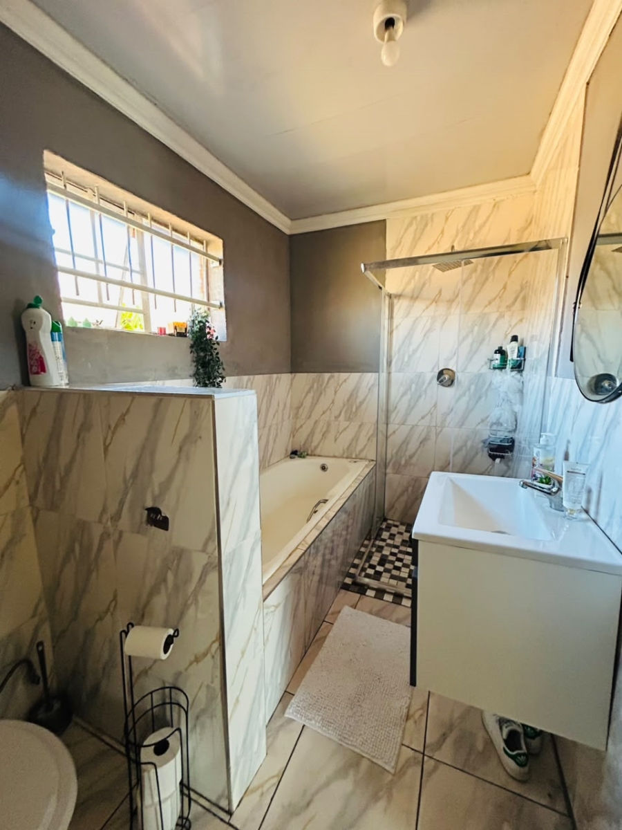 2 Bedroom Property for Sale in Weavind Park Gauteng