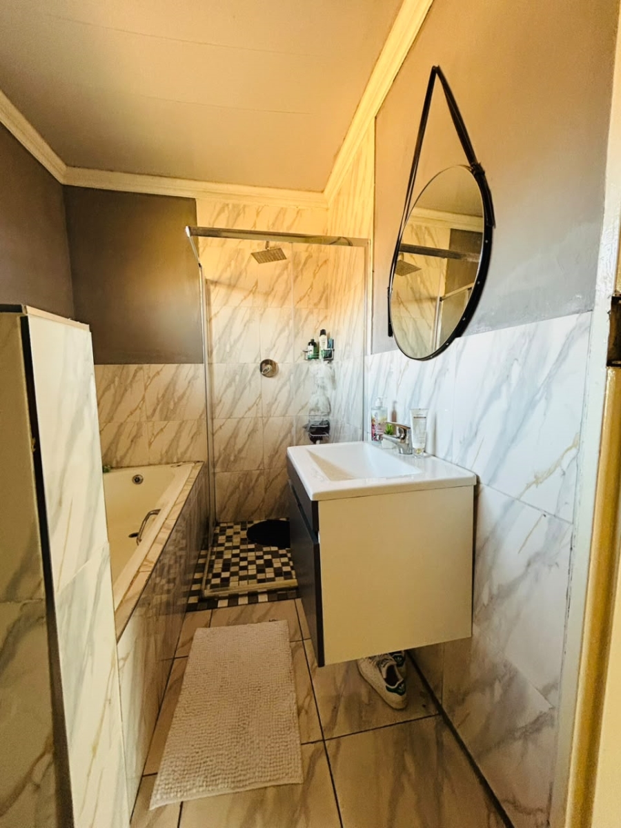 2 Bedroom Property for Sale in Weavind Park Gauteng