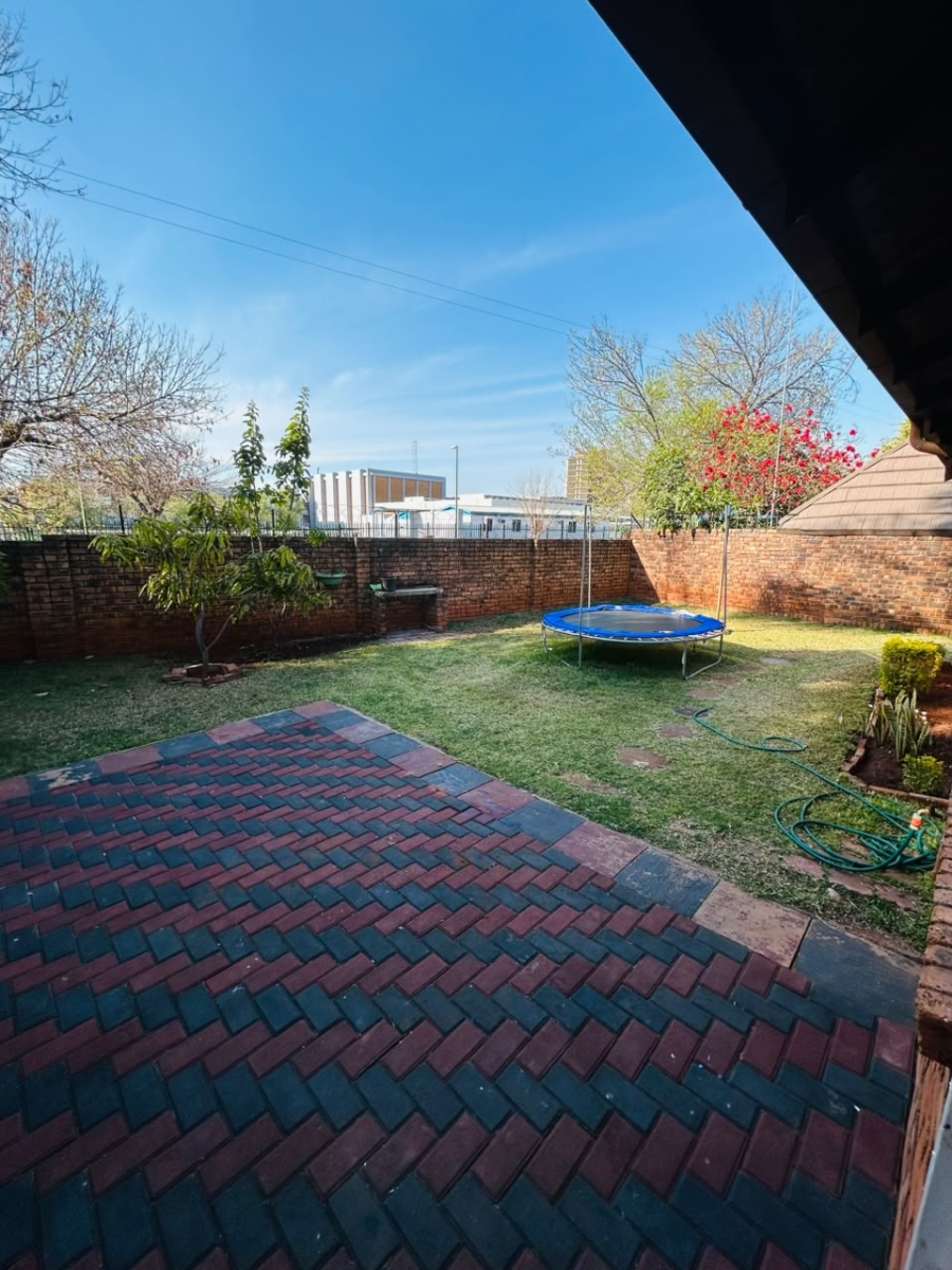 2 Bedroom Property for Sale in Weavind Park Gauteng