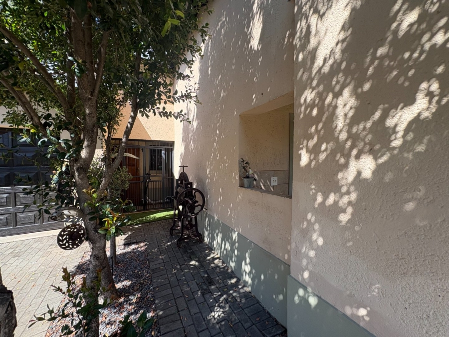 2 Bedroom Property for Sale in Equestria Gauteng