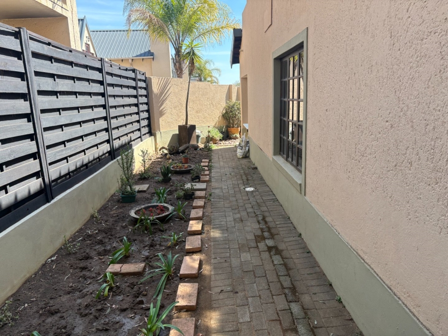 2 Bedroom Property for Sale in Equestria Gauteng