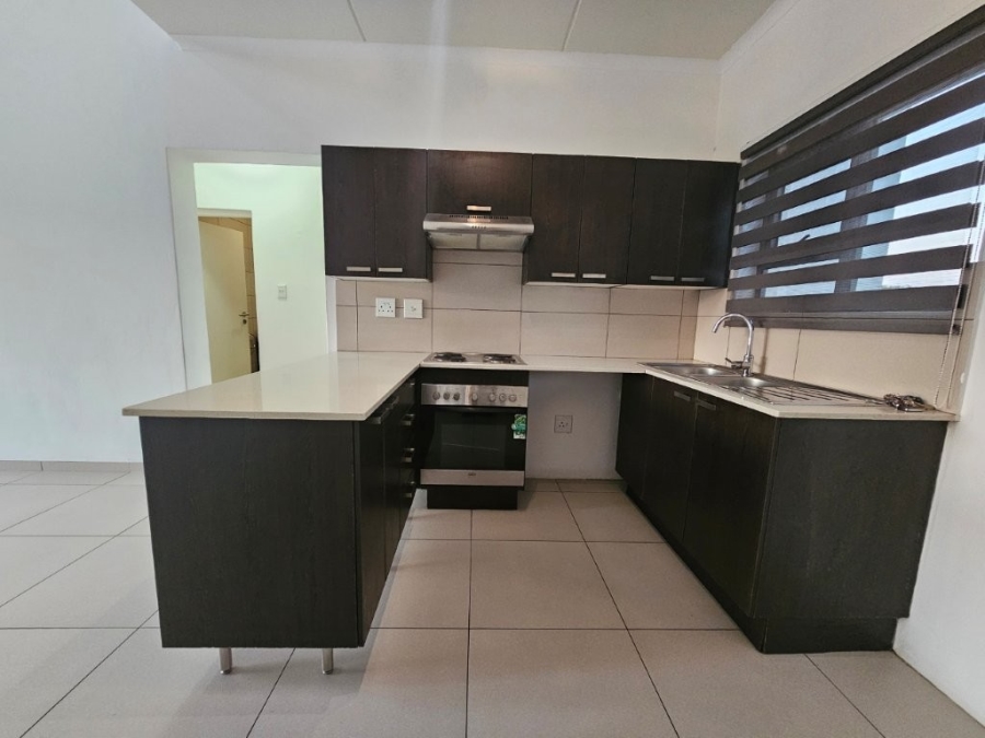 To Let 2 Bedroom Property for Rent in Fourways Gauteng