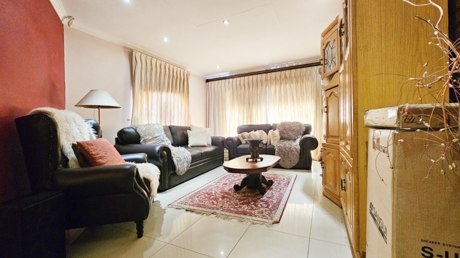 4 Bedroom Property for Sale in Falcon Ridge Gauteng