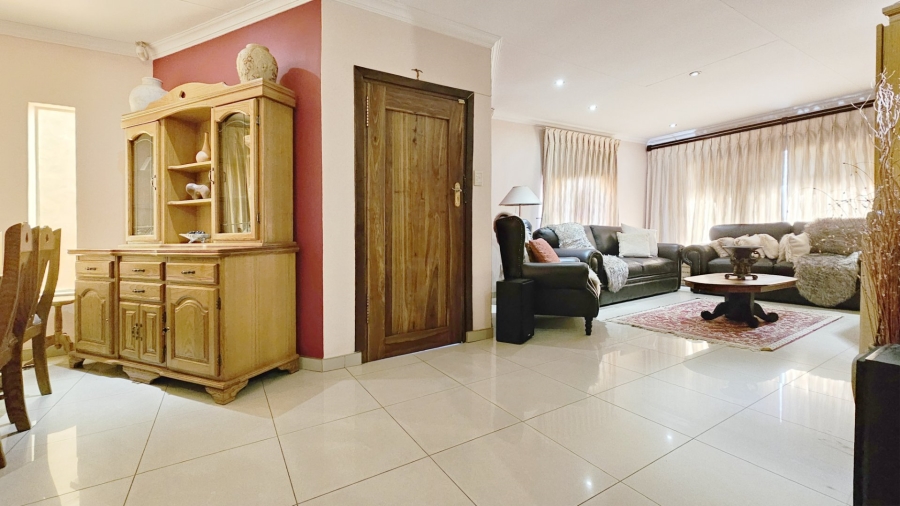4 Bedroom Property for Sale in Falcon Ridge Gauteng