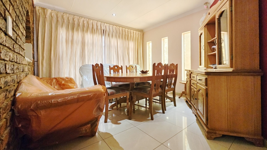 4 Bedroom Property for Sale in Falcon Ridge Gauteng