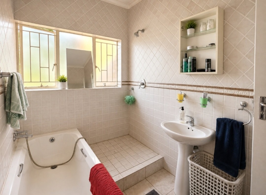 3 Bedroom Property for Sale in La Montagne Gauteng