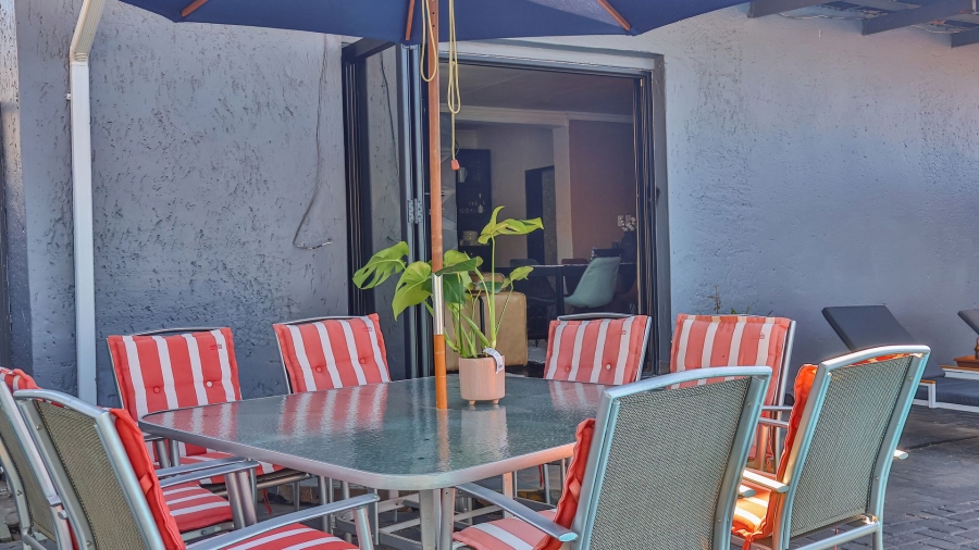 3 Bedroom Property for Sale in Oakdene Gauteng