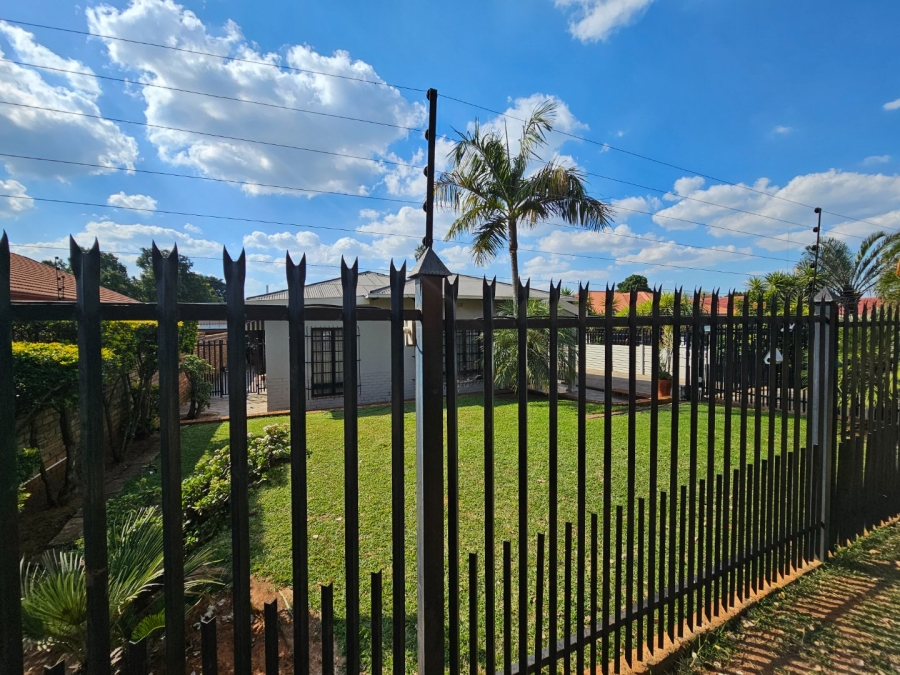 6 Bedroom Property for Sale in Pretoria Gardens Gauteng