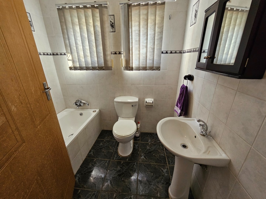 6 Bedroom Property for Sale in Pretoria Gardens Gauteng