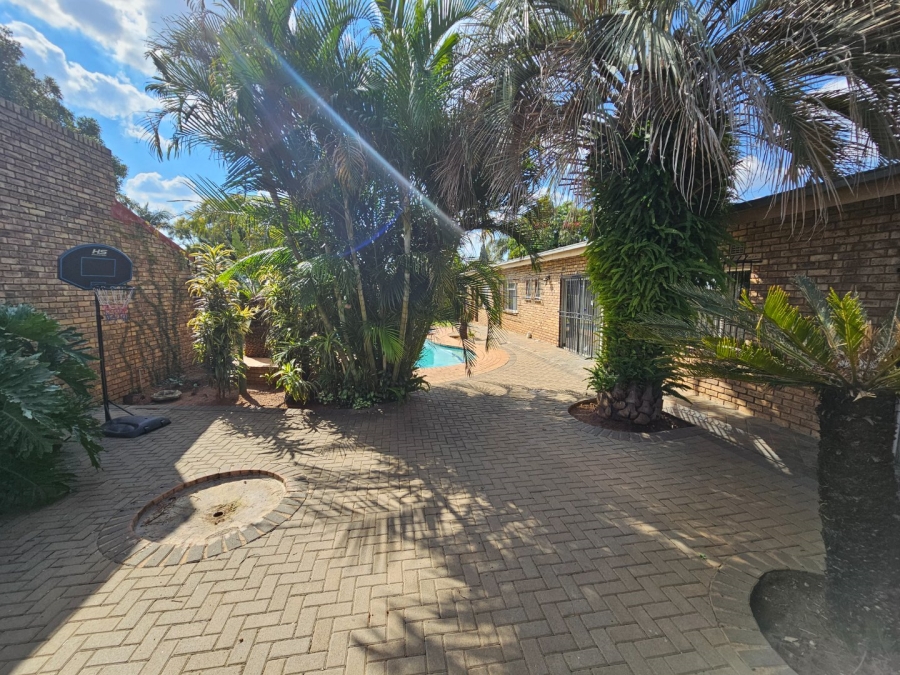 6 Bedroom Property for Sale in Pretoria Gardens Gauteng