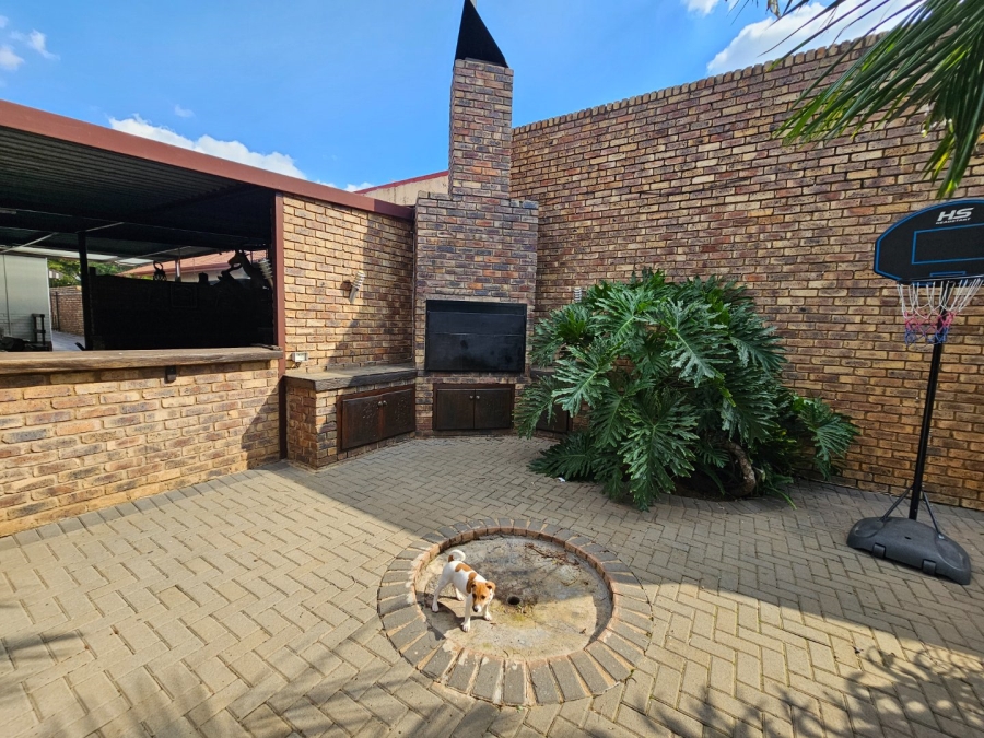 6 Bedroom Property for Sale in Pretoria Gardens Gauteng
