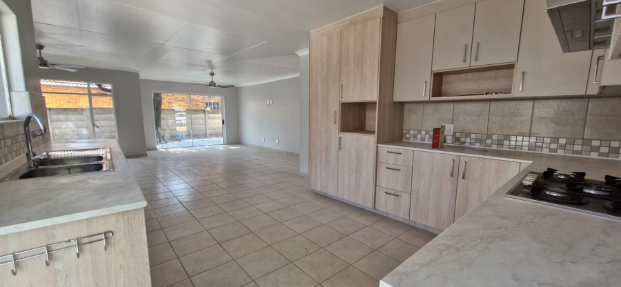 To Let 4 Bedroom Property for Rent in Sunward Park Gauteng