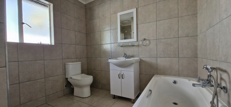 To Let 4 Bedroom Property for Rent in Sunward Park Gauteng