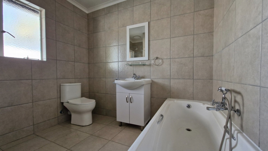 To Let 4 Bedroom Property for Rent in Sunward Park Gauteng