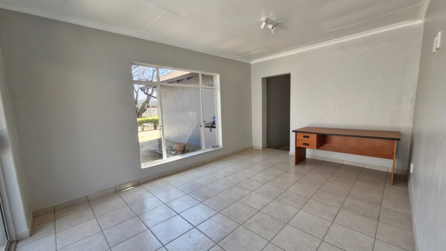 To Let 4 Bedroom Property for Rent in Sunward Park Gauteng