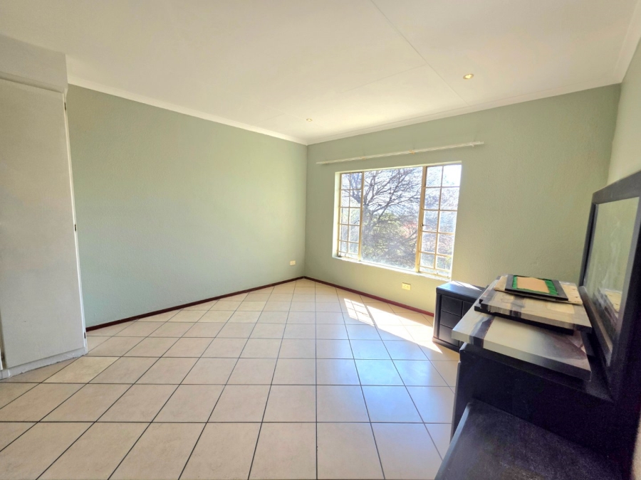 3 Bedroom Property for Sale in La Montagne Gauteng