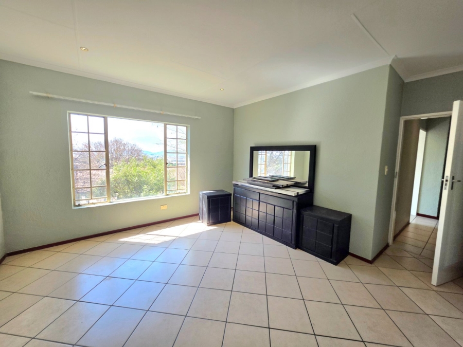 3 Bedroom Property for Sale in La Montagne Gauteng