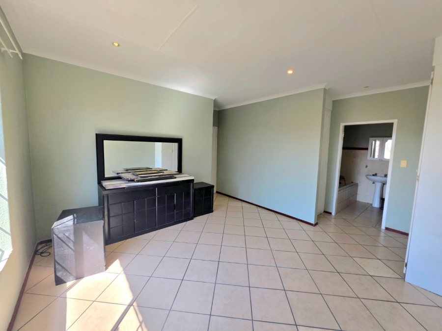 3 Bedroom Property for Sale in La Montagne Gauteng