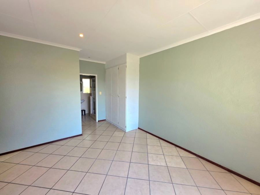 3 Bedroom Property for Sale in La Montagne Gauteng