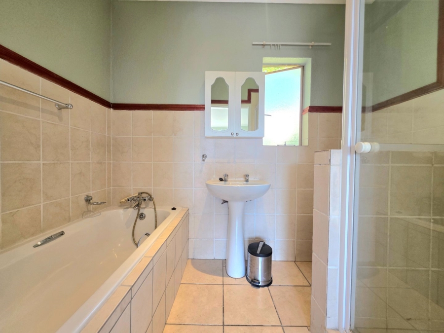 3 Bedroom Property for Sale in La Montagne Gauteng