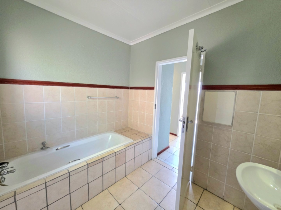 3 Bedroom Property for Sale in La Montagne Gauteng
