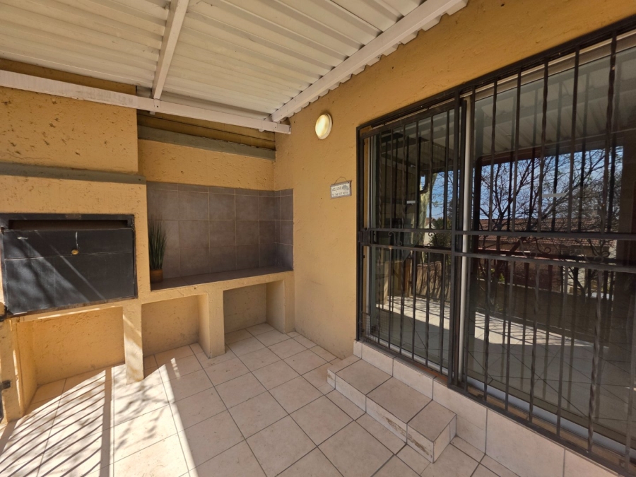 3 Bedroom Property for Sale in La Montagne Gauteng
