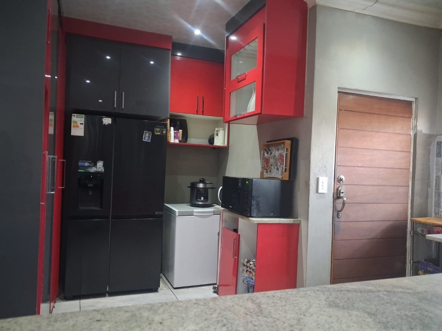 3 Bedroom Property for Sale in Lotus Gardens Gauteng