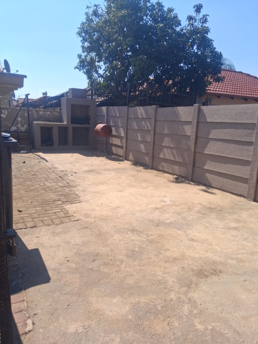 3 Bedroom Property for Sale in Lotus Gardens Gauteng