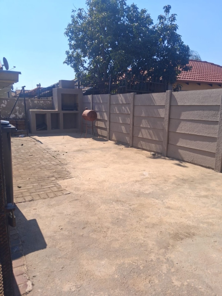 3 Bedroom Property for Sale in Lotus Gardens Gauteng