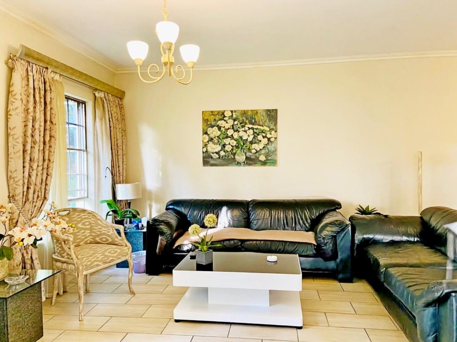 3 Bedroom Property for Sale in Woodmead Gauteng